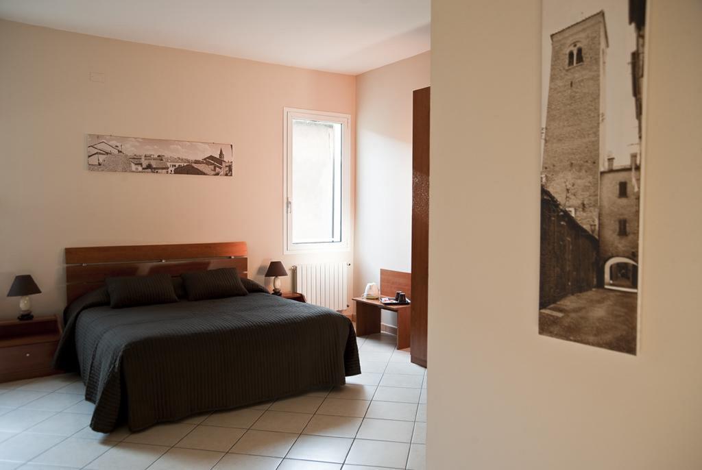 Hotel San Romano Ferrara Exteriör bild